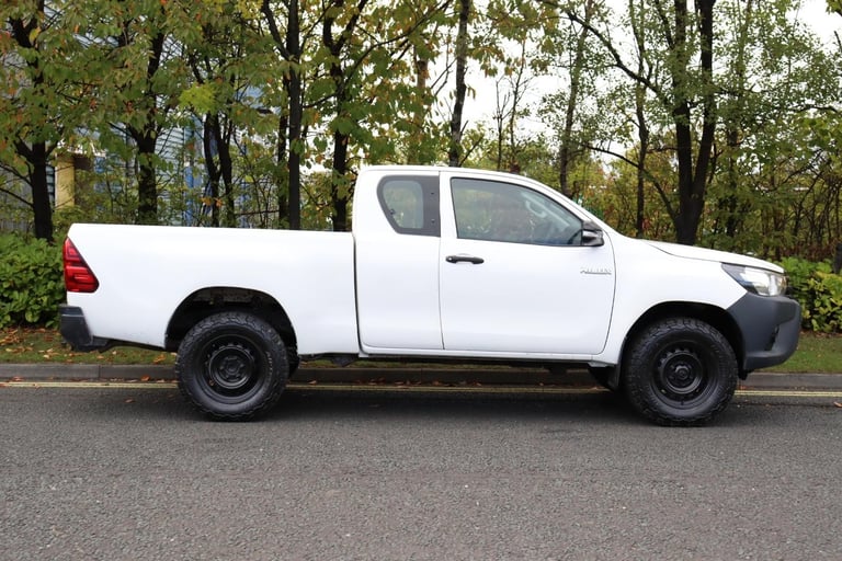 TOYOTA HILUX D4D KING CAB 4X4 PICKUP TRUCK (2017)