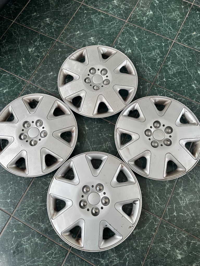 image for Halfords 16 inch hub caps