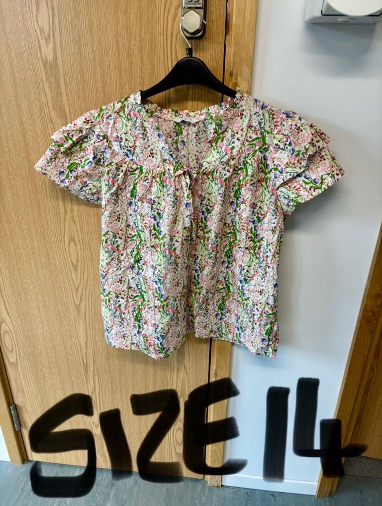 Women’s Clothing Size 14