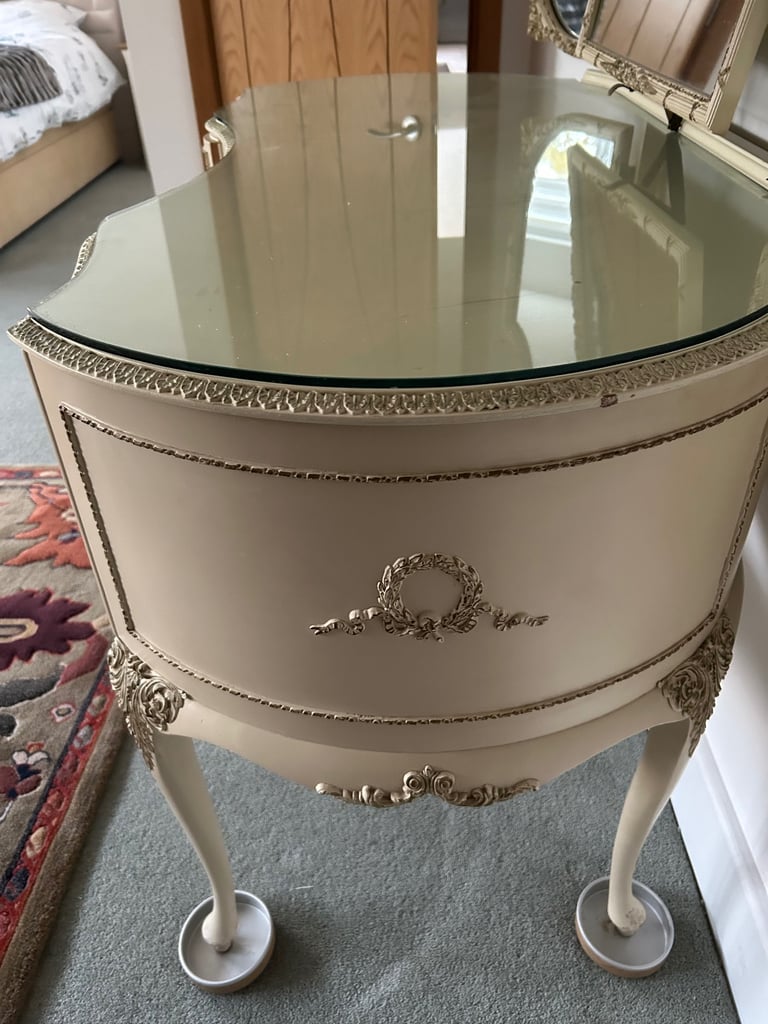 Dressing table