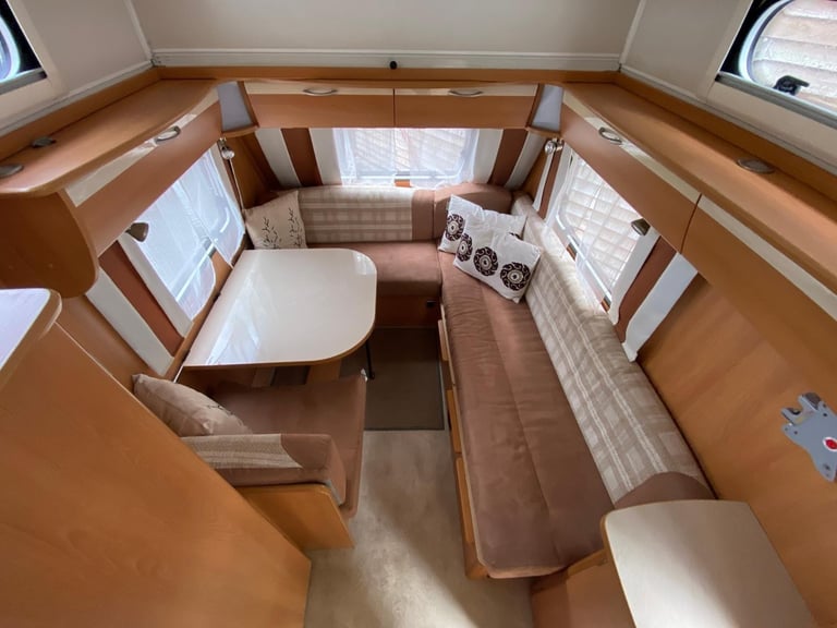 TRIGANO SILVER 310 TDL - 2015 - 2 BERTH - POP TOP - HEATING & HOT WATER - VGC 