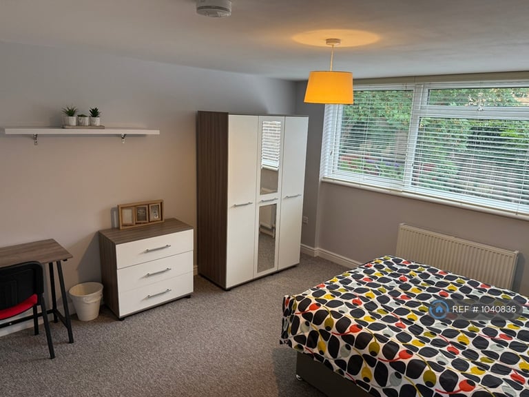 1 bedroom in Barrow Hill Close, Worcester Park, KT4 (#1040836)