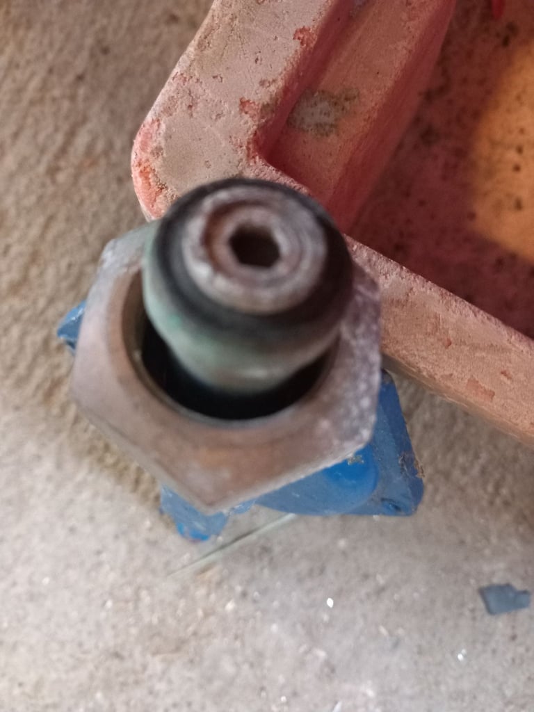 Calor Gas Bottle 7.5kg with connector valve