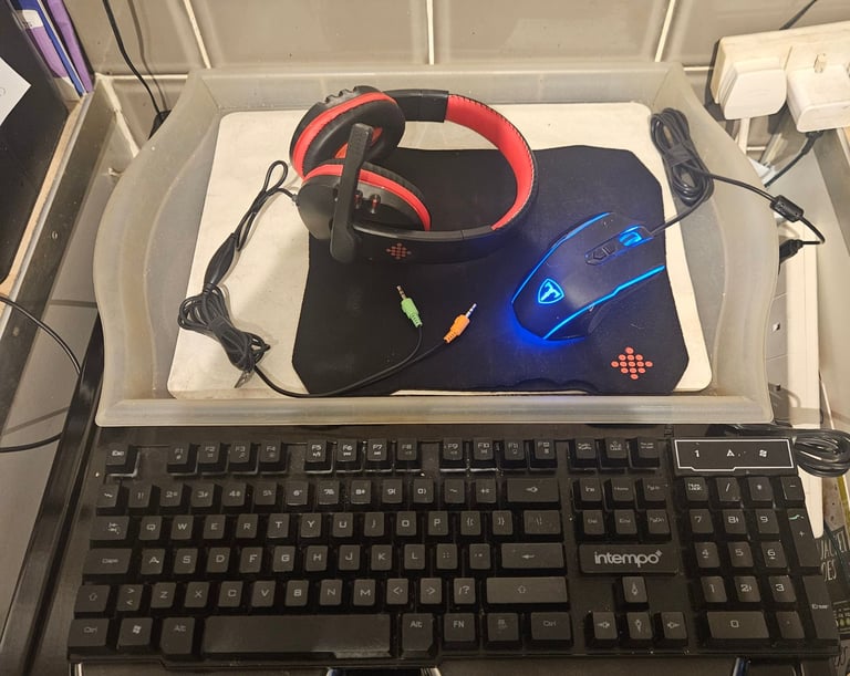 image for 4 piece gaming accessories set 