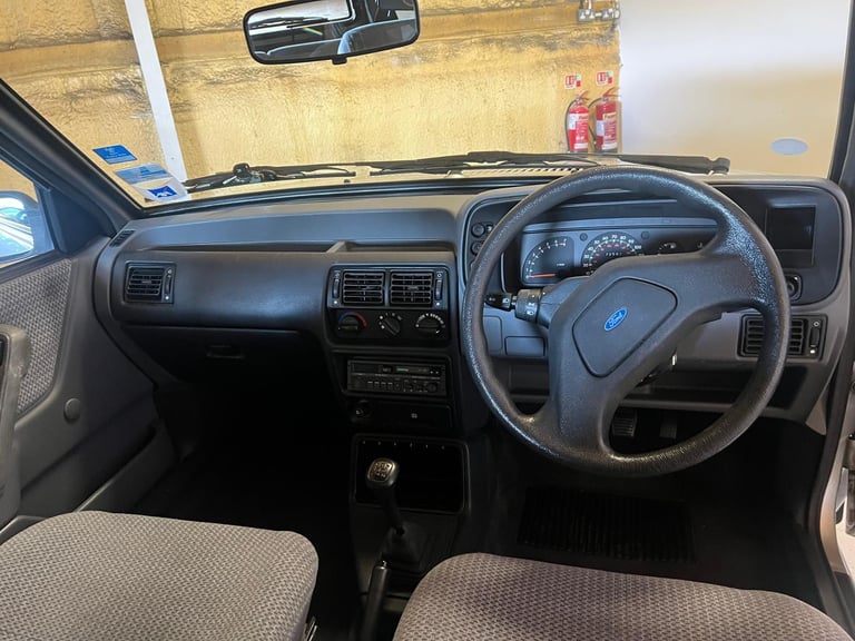 Ford Escort MK4 1.6GL Estate - Walk Around Video
