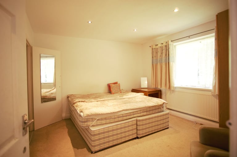 Impressive 2-bedroom first-floor flat available to rent in Stanmore, HA7