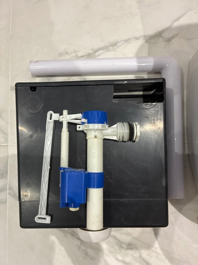 Soft close toiler with hidden cistern 