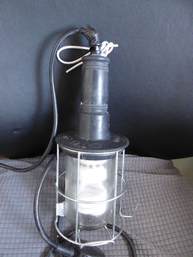 Inspection lamp with 15 feet of cable and low energy lightbulb