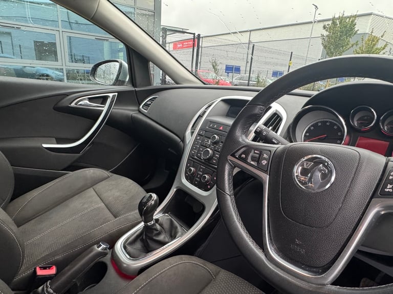 2013 Vauxhall Astra 1.4i 16V SRi 5dr HATCHBACK Petrol Manual