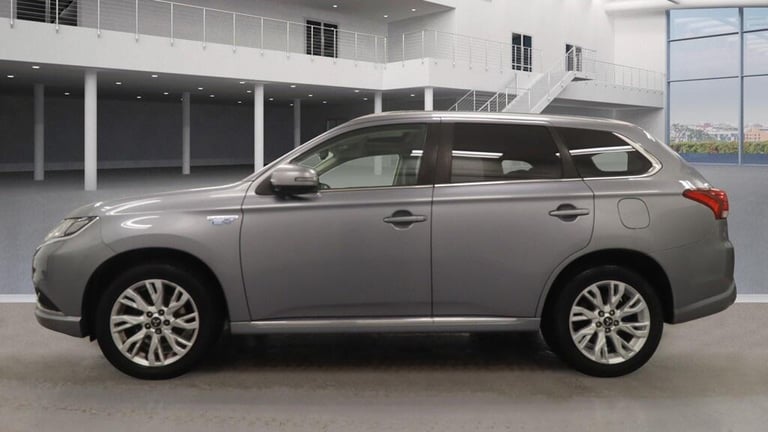 2017 Mitsubishi Outlander 2.0h 12kWh 4h SUV 5dr Petrol Plug-in Hybrid CVT 4WD Euro 6 (s/s) (200 p...