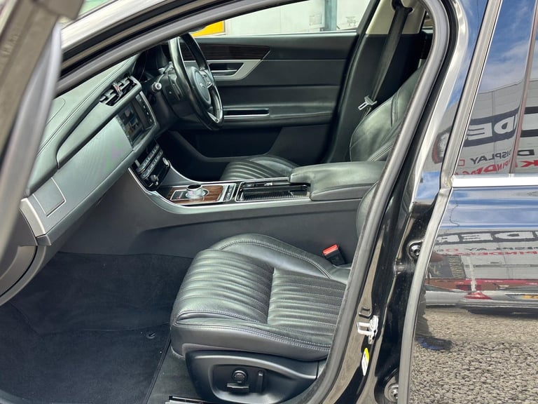 2015 Jaguar XF 2.0d Portfolio Auto Euro 6 (s/s) 4dr SALOON Diesel Automatic