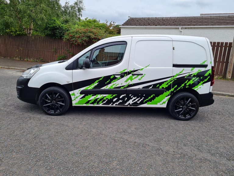 July 2017 Peugeot Partner Professional HDI Diesel Van 1560cc 100 Brake Horse Power Three Front Seats
