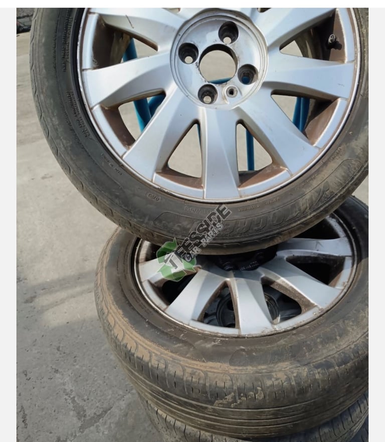 image for Renault megane alloys with GOOD TYRES 