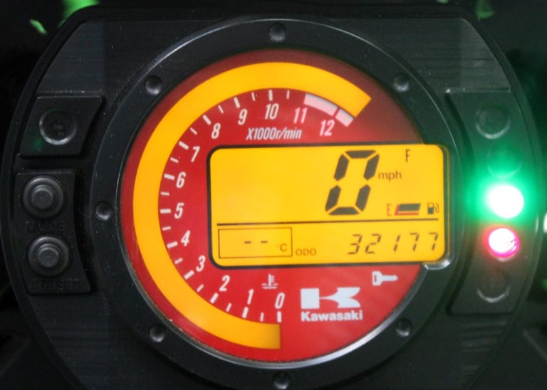 2005 05 KAWASAKI Z1000 Z ZR 1000 ABS GREEN HPI CLEAR FULL SERVICE HISTORY NEWMOT