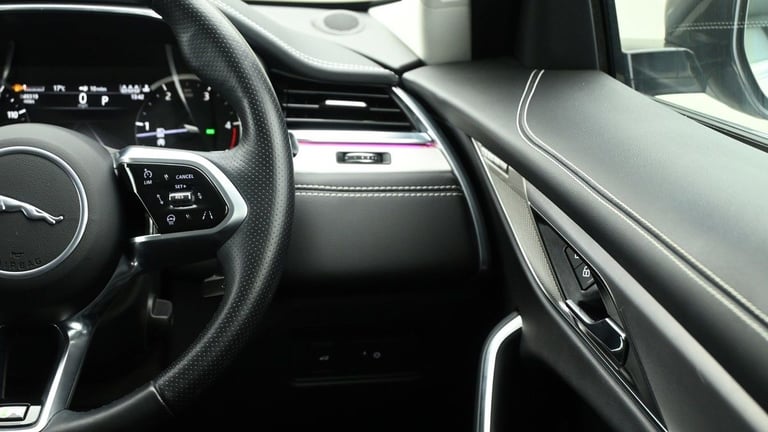 2022 Jaguar F-Pace 2.0 D200 MHEV R-Dynamic SE SUV 5dr Diesel Auto AWD Euro 6 (s/s) (204 ps) SUV D...