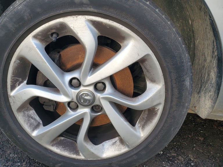 BREAKING : VAUXHALL CORSA E (2015-19)	1.3d	colour:	Z176 , engine:	LKU / B13DTR