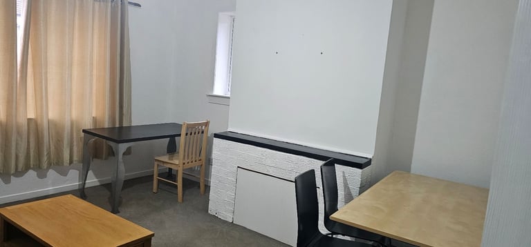  Spacious 3-Bedroom Flat for Rent – £1,450/month.