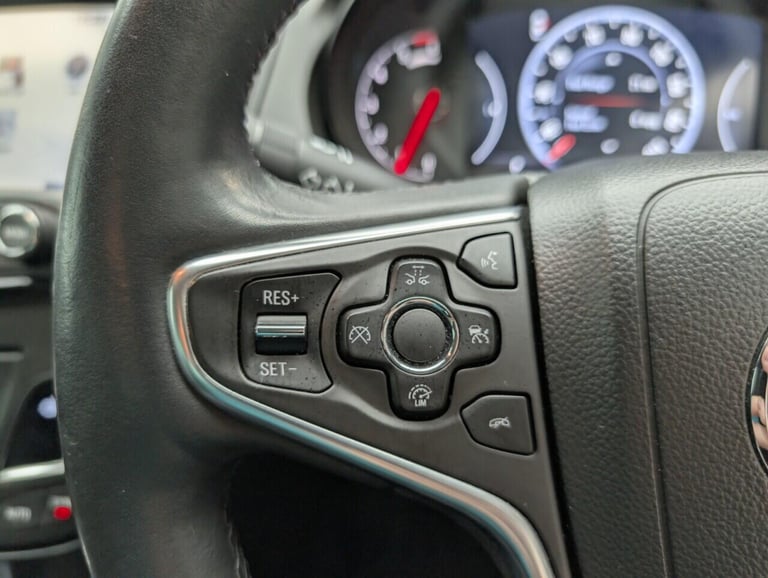 2016 Vauxhall Insignia 2.0 CDTi Elite Nav Hatchback 5dr Diesel Auto Euro 6 (170 ps) - PARKING SEN...