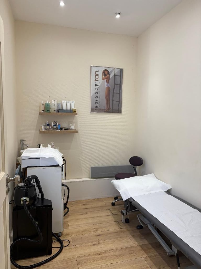 Beauty rooms to rent £75 per day, each room, nail station and pedicure station also available