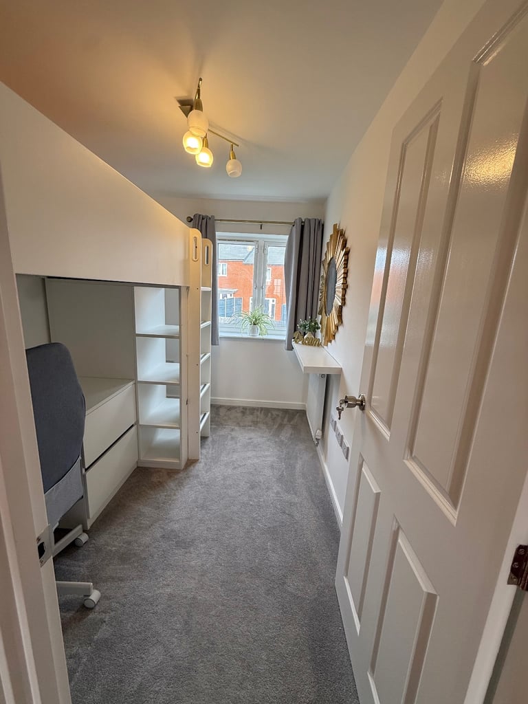 ✨Single Room with Parking- Professional Household✨