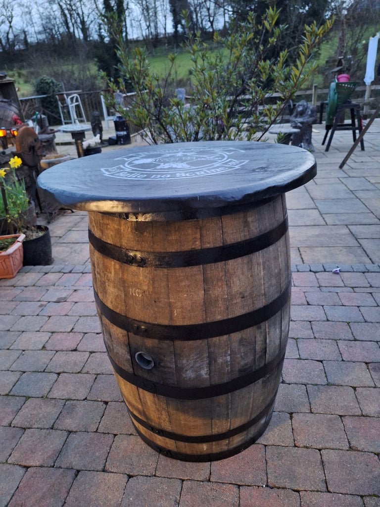 Oak barrel with stools 