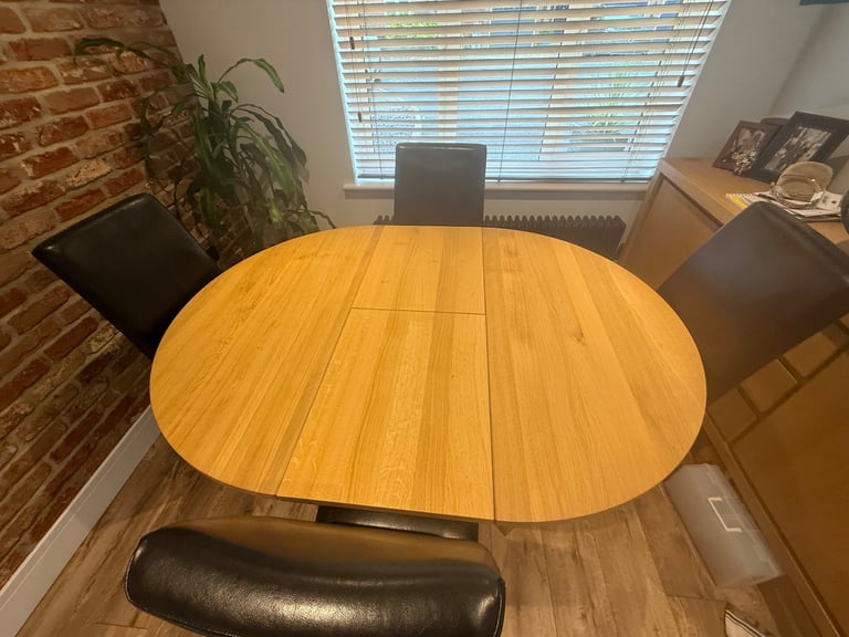 Quality light oak extendable circular table with 4 high back brown leather chairs. 