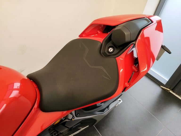 2025 Ducati Streetfighter V4S Red 562 Miles Akro Exhaust | £372 Dep & £372 pcm