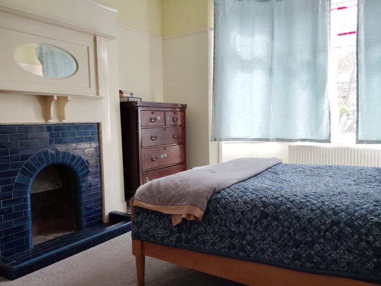 Large Master Bedroom For Rent In Catford Area