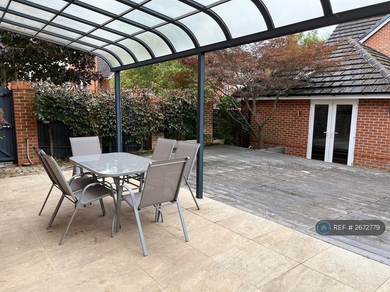 1 bedroom in Galingale View, Newcastle-Under-Lyme, ST5 (#2672779)