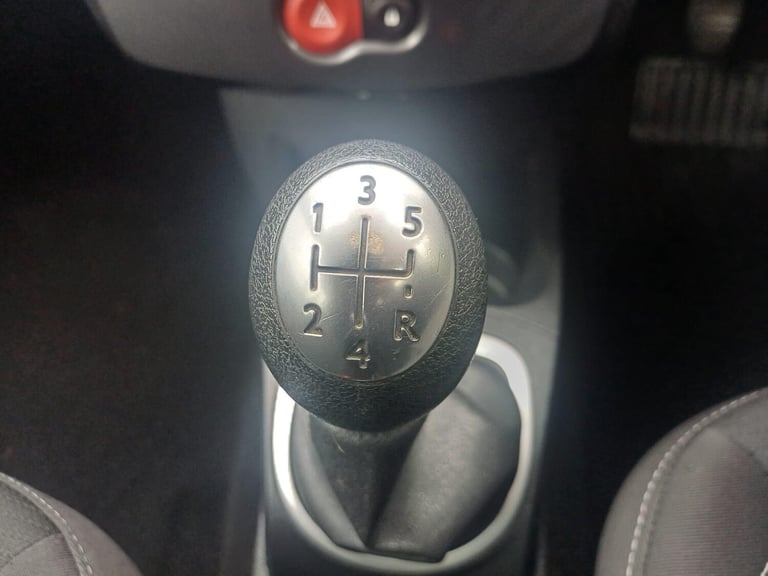 2011 Renault Clio 1.2 16V I-Music 3dr HATCHBACK PETROL Manual