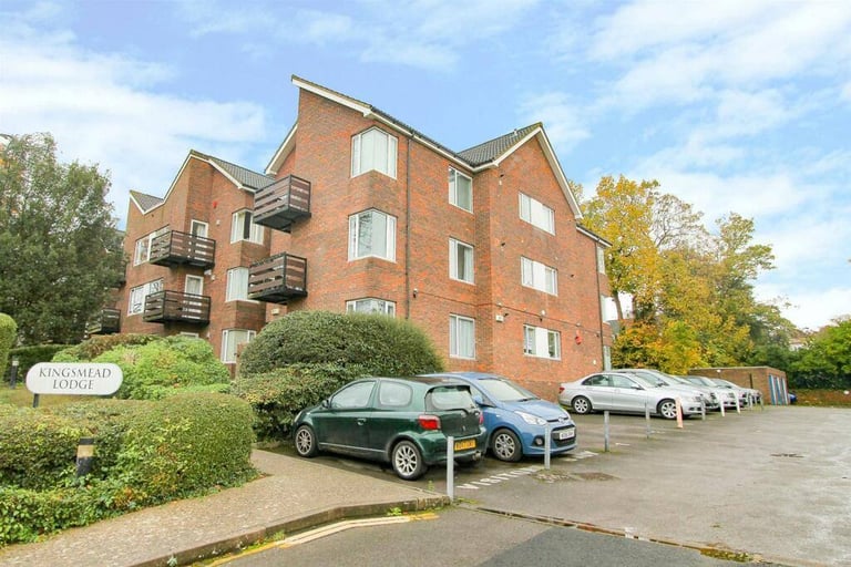 One-Bedroom Flat Spacious. Sutton. SM2 