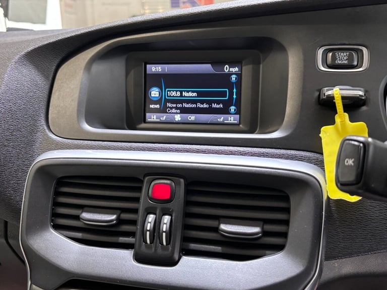 2016 16 VOLVO V40 2.0 D2 SE LUX HATCHBACK 5DR DIESEL MANUAL EURO 6 (S/S) (120 PS