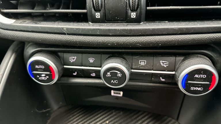 2019 Alfa Romeo Giulia 2.0T Veloce Ti Saloon 4dr Petrol Auto Euro 6 (s/s) (280 ps) - CLIMATE PACK...