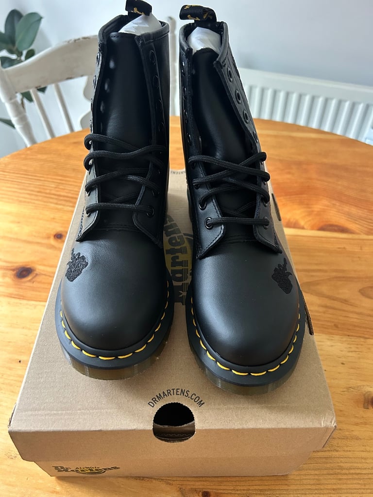 1460 Vonda Floral Dr Marten Black Boots
