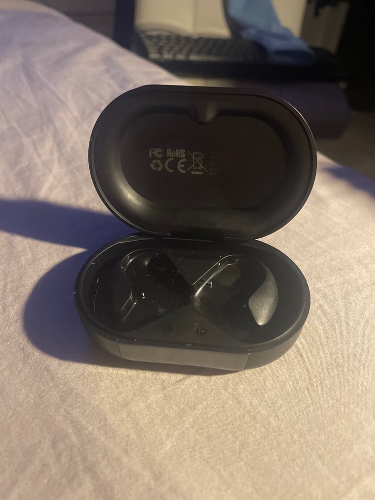  Wireless Bluetooth headphones chargeable case