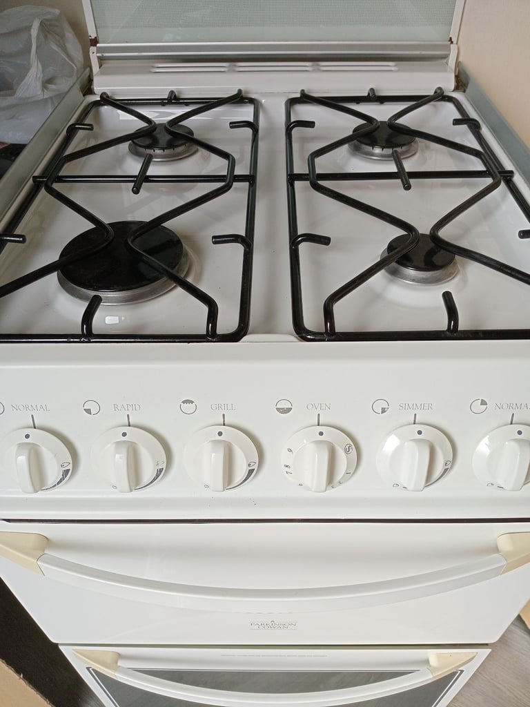 Parkinson cowan renown deluxe gas cooker 