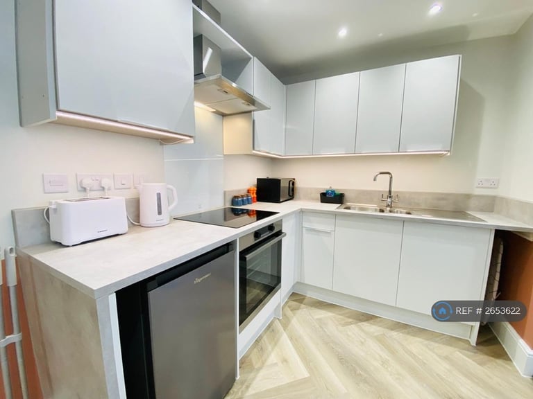 1 bedroom flat in Severn Road, Weston-Super-Mare, BS23 (1 bed) (#2653622)