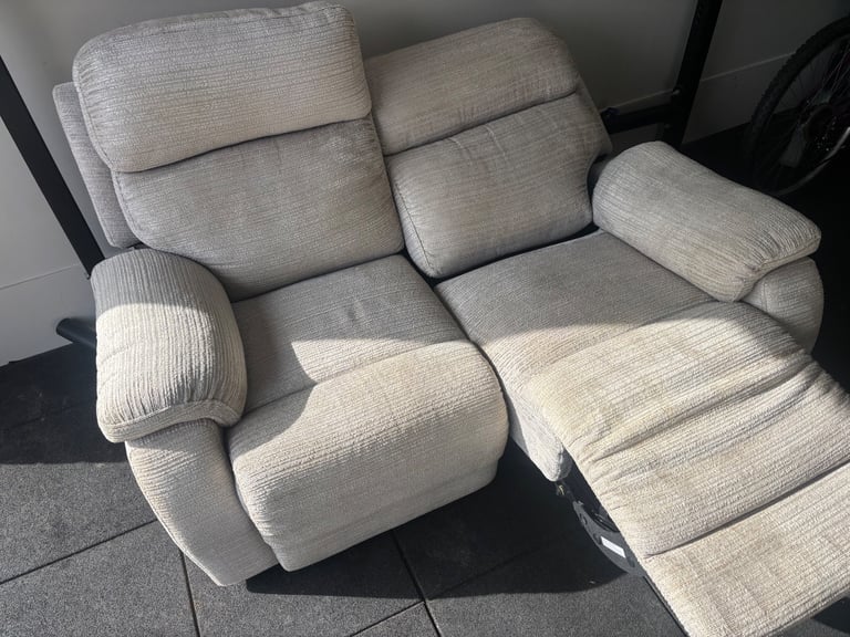 2 Seat recliner sofa