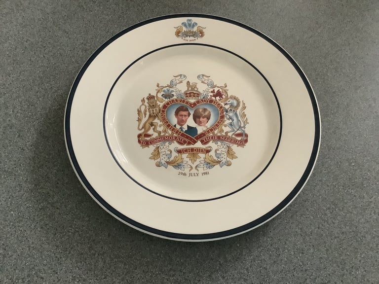 image for VINTAGE CHARLES AND DIANA COMMEMORATIVE PLATE 1981