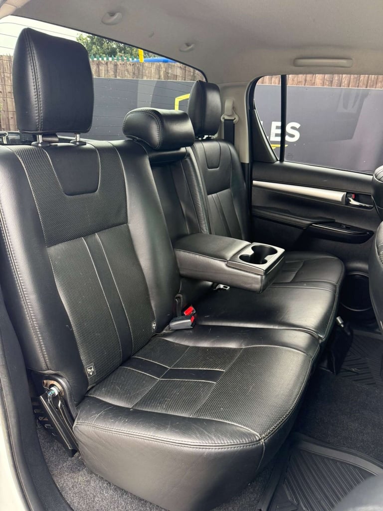 2019 Toyota Hilux 2.4 HI-Luxury Invincible D-4D 4WD Double Cab 4WD 5dr Pickup Diesel Manual