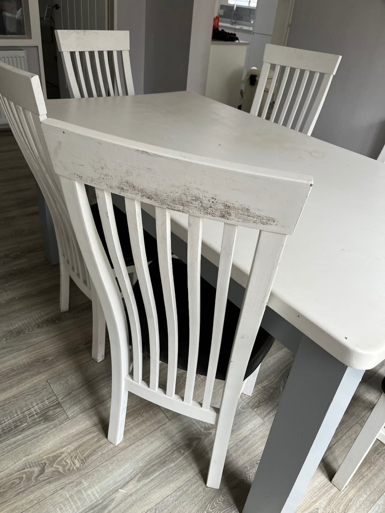 Oak dining table and 6 chairs 