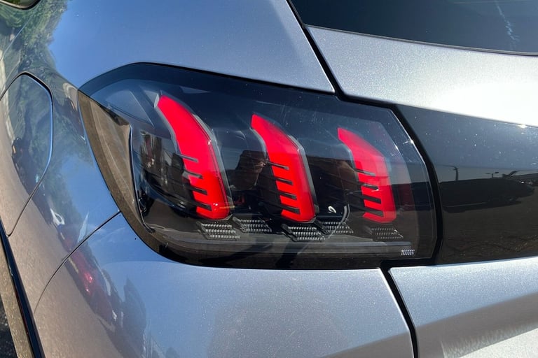  Peugeot 208 1.2 Puretech Gt Premium Hatchback 5dr Petrol Eat Euro 6 s/s 130 Ps