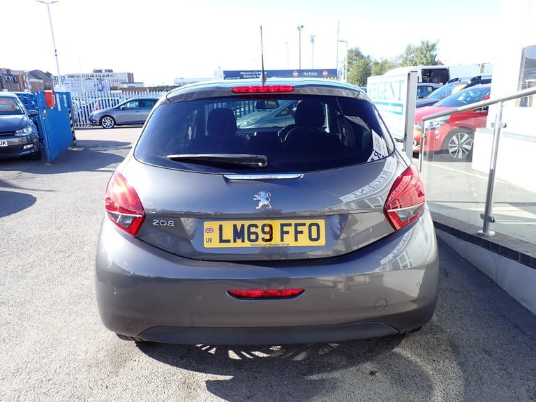 2019 Peugeot 208 1.2 PureTech Signature Hatchback 5dr Petrol Manual Euro 6