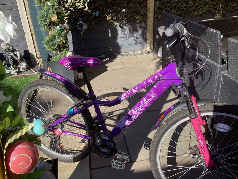 Girls bike only rode few times slight problem with gears easily fixed 