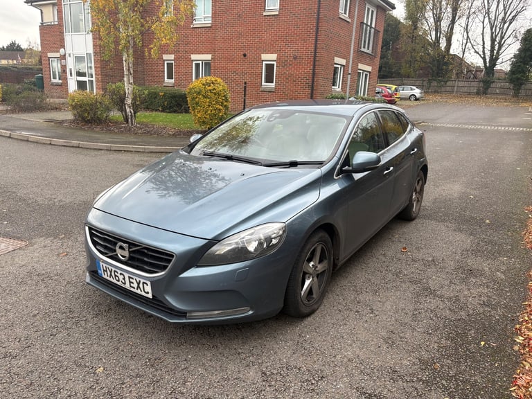 2013 63 plate new shape Volvo v40 se 1.6 d2 Automatic 5 door hatchback blue £2750