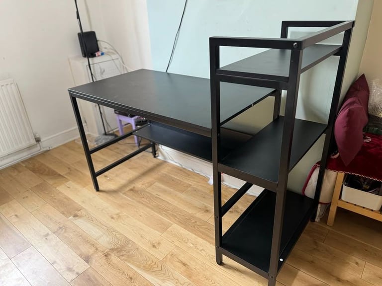 Office table in Good condition*****Cash and Collection only******