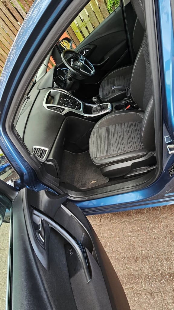 Vauxhall, ASTRA, Hatchback, 2015, Manual, 1598 (cc), 5 doors