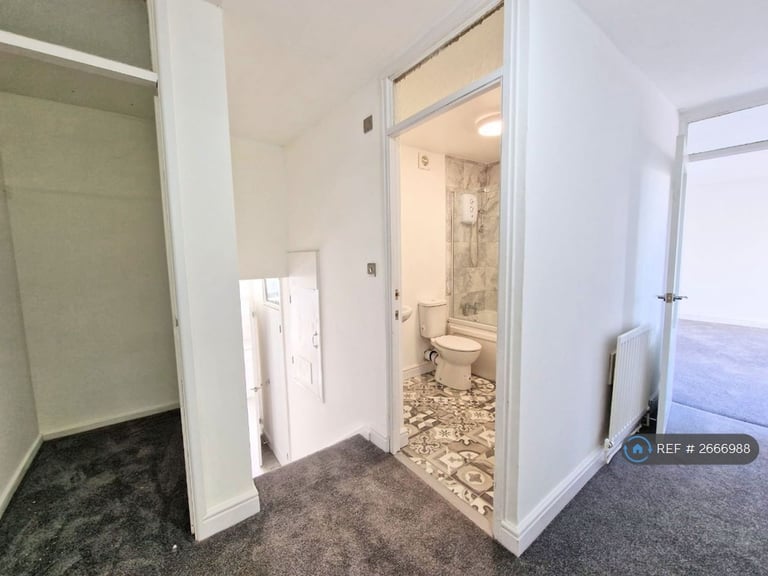 2 bedroom flat in Shepherds Gardens, Birmingham, B15 (2 bed) (#2666988)