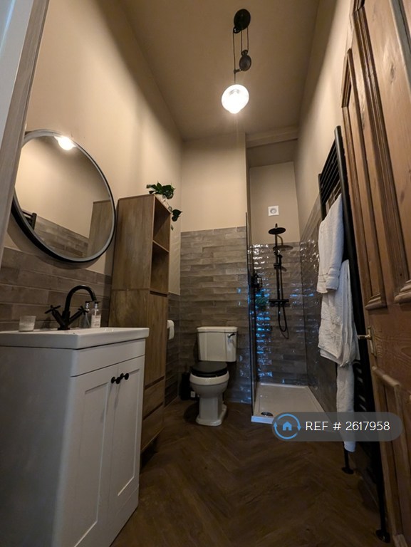 2 bedroom flat in St.Mary's Road, Leeds, LS7 (2 bed) (#2617958)