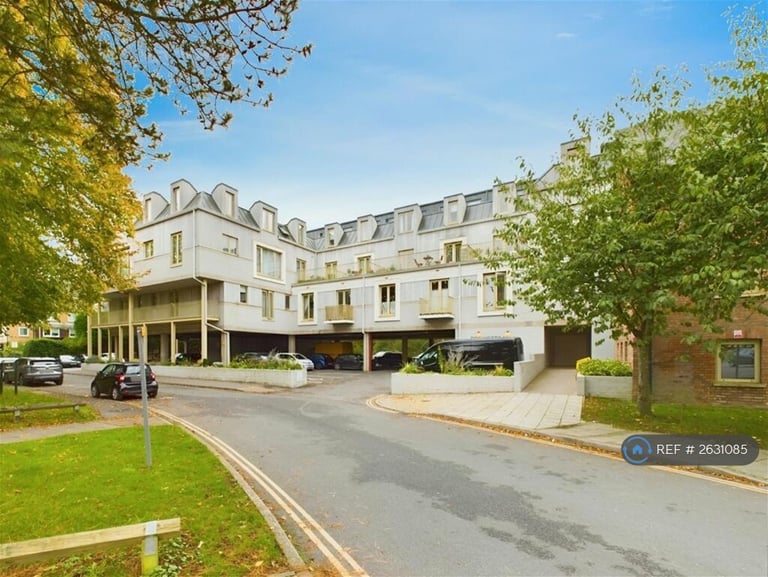 1 bedroom flat in Mill Bay Lane, Horsham, RH12 (1 bed) (#2631085)